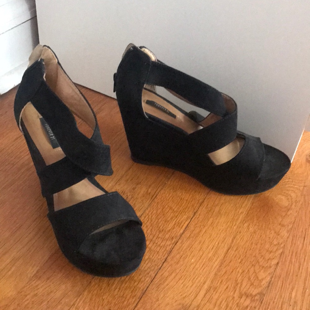Black strappy wedges